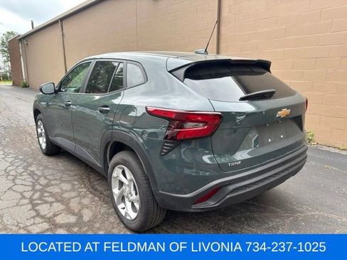Used 2025 Chevrolet Trax LS w/ LS Convenience Package FWD image 3