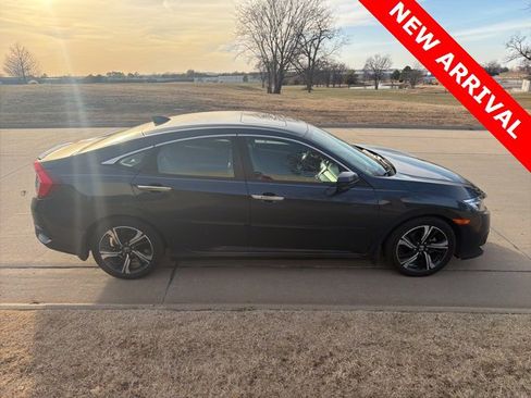 Used 2017 Honda Civic Touring image 2