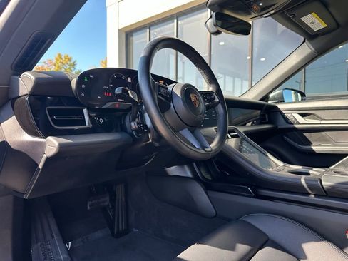 Used 2022 Porsche Taycan image 2