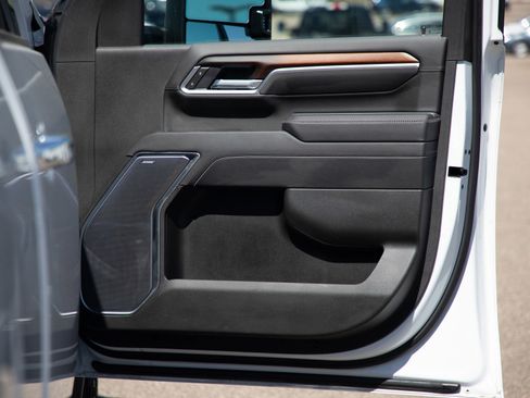 Used 2025 GMC Sierra 3500 Denali AWD/4WD image 9