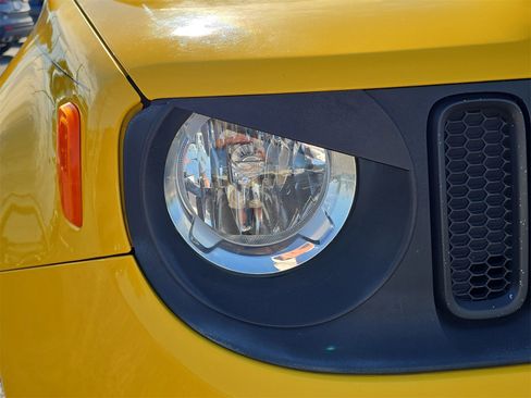 Used 2015 Jeep Renegade Latitude image 7