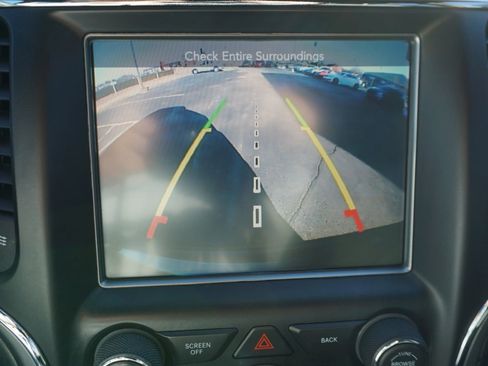 Used 2017 Jeep Grand Cherokee Altitude image 27