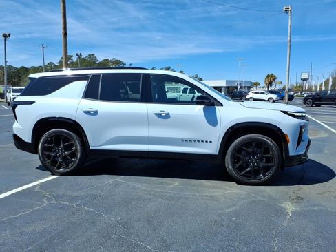 New 2026 Chevrolet Traverse RS w/ LPO, Floor Liner Package image 2