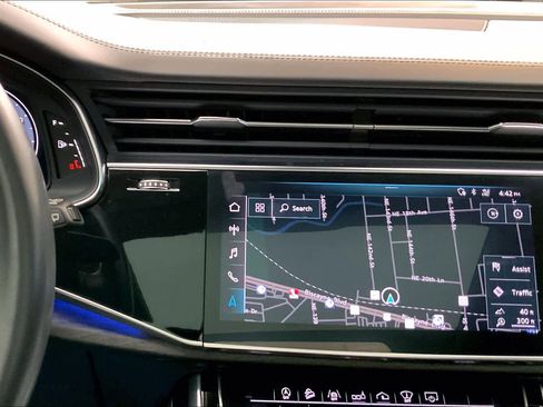 Used 2019 Audi Q8 Prestige w/ Luxury Package AWD/4WD image 6
