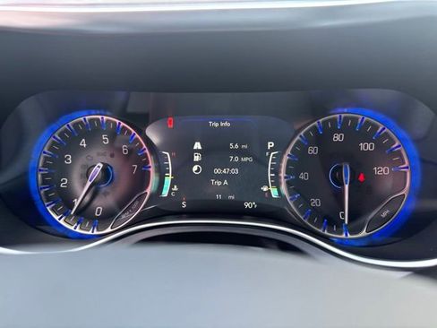 New 2026 Chrysler Pacifica Limited w/ Uconnect Theater Family Group image 19