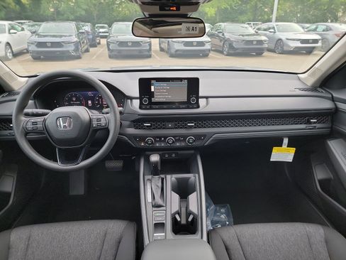 Used 2025 Honda Accord SE image 9