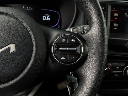 Used 2025 Kia Soul LX w/ LX Technology Package FWD image 32