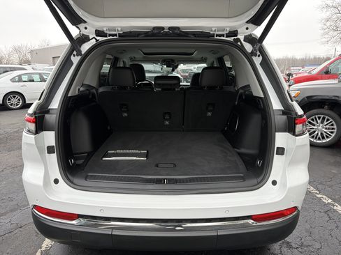 Used 2023 Jeep Grand Cherokee Limited w/ Luxury Tech Group II AWD/4WD image 8