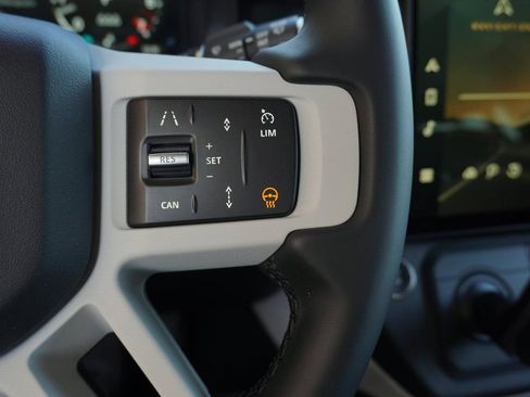 Used 2026 Land Rover Defender 110 X-Dynamic SE AWD/4WD image 19