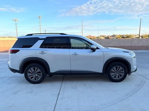 Used 2025 Nissan Pathfinder SV FWD image 5