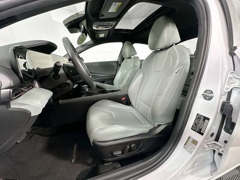Used 2024 Hyundai Elantra Limited FWD image 4