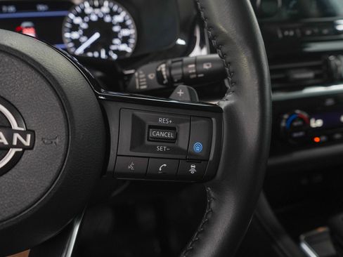 Used 2023 Nissan Pathfinder SL AWD/4WD image 28