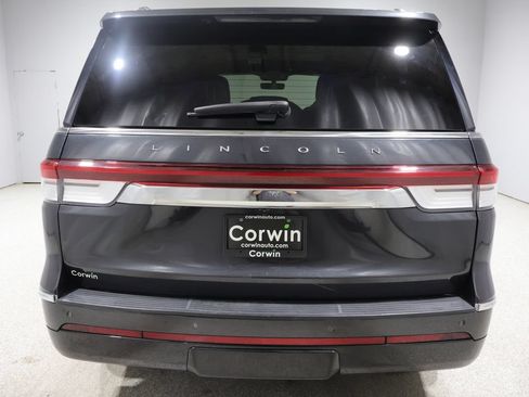 Used 2022 Lincoln Navigator Reserve AWD/4WD image 3