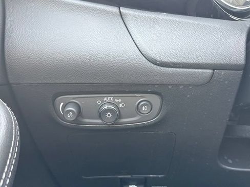 Used 2023 Buick Encore GX Essence w/ Experience Buick Package FWD image 21