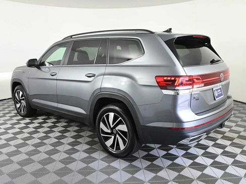 Certified 2024 Volkswagen Atlas SE FWD image 3