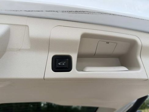 Used 2022 GMC Acadia Denali w/ Denali Technology Package AWD/4WD image 15