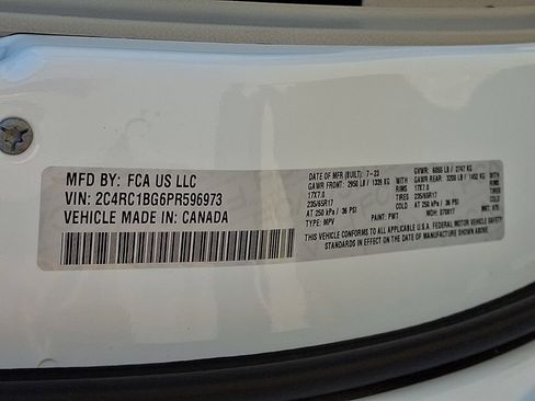 Used 2023 Chrysler Pacifica Touring-L FWD image 28