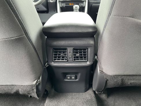 Used 2021 Toyota RAV4 XLE AWD/4WD image 14