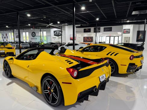 Used 2015 Ferrari 458 Speciale A image 5