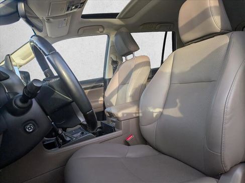 Used 2023 Lexus GX 460 Premium image 11