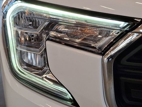 Used 2022 GMC Terrain SLE w/ Driver Convenience Package image 12