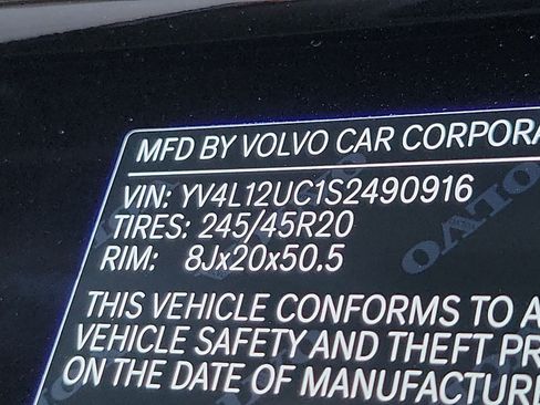 New 2025 Volvo XC40 B5 Plus w/ Protection Package Premier AWD/4WD image 23