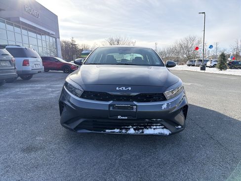 Used 2023 Kia Forte LXS image 2