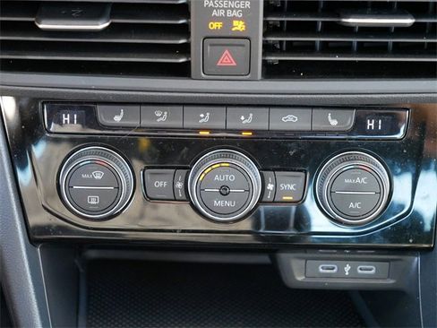 Certified 2024 Volkswagen Jetta SE image 29