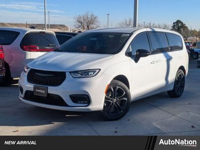 New 2026 Chrysler Pacifica Select