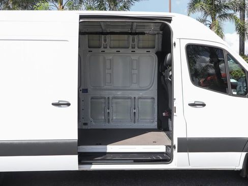 Used 2021 Mercedes-Benz Sprinter 3500 image 10