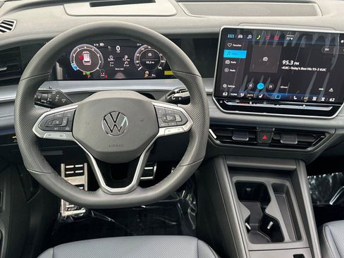 New 2026 Volkswagen Tiguan SE R-Line image 13