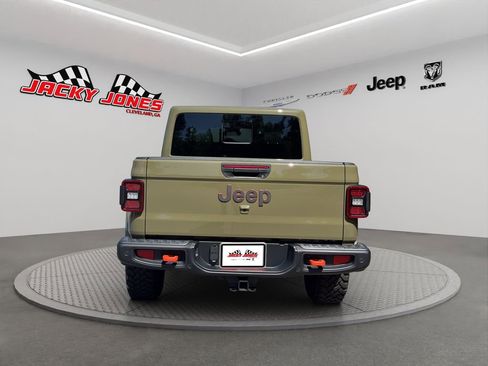 Used 2025 Jeep Gladiator Mojave AWD/4WD image 8