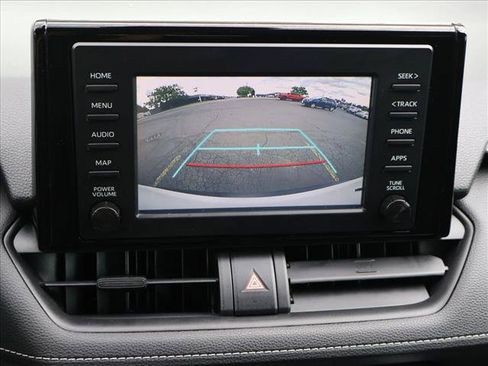Used 2019 Toyota RAV4 XLE AWD/4WD image 16