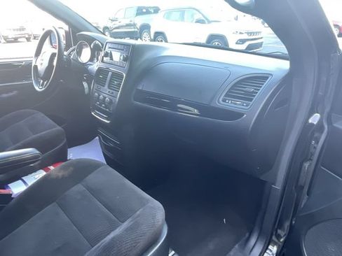 Used 2016 Dodge Grand Caravan SE FWD image 27