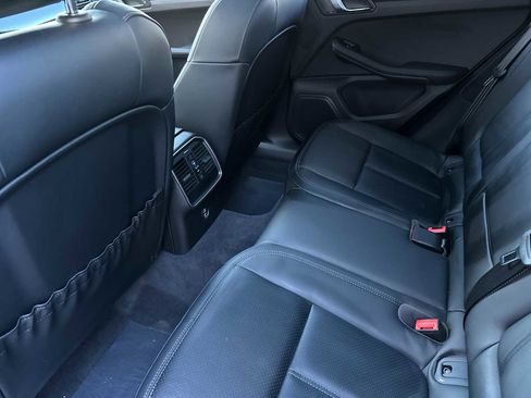 Certified 2024 Porsche Macan image 14