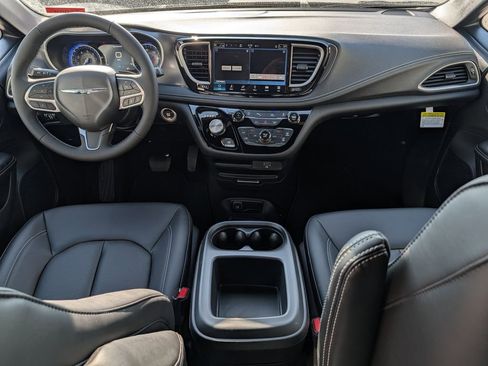 New 2026 Chrysler Pacifica Select AWD/4WD image 8
