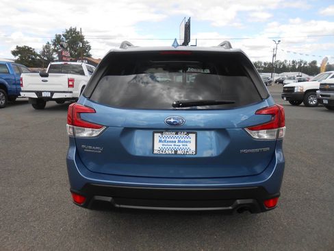 Used 2020 Subaru Forester Premium image 8