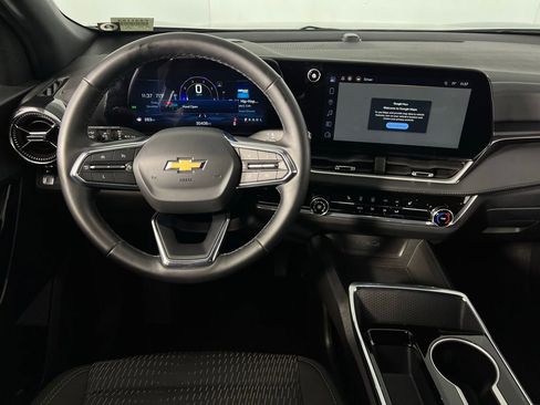 Used 2025 Chevrolet Equinox LT image 12