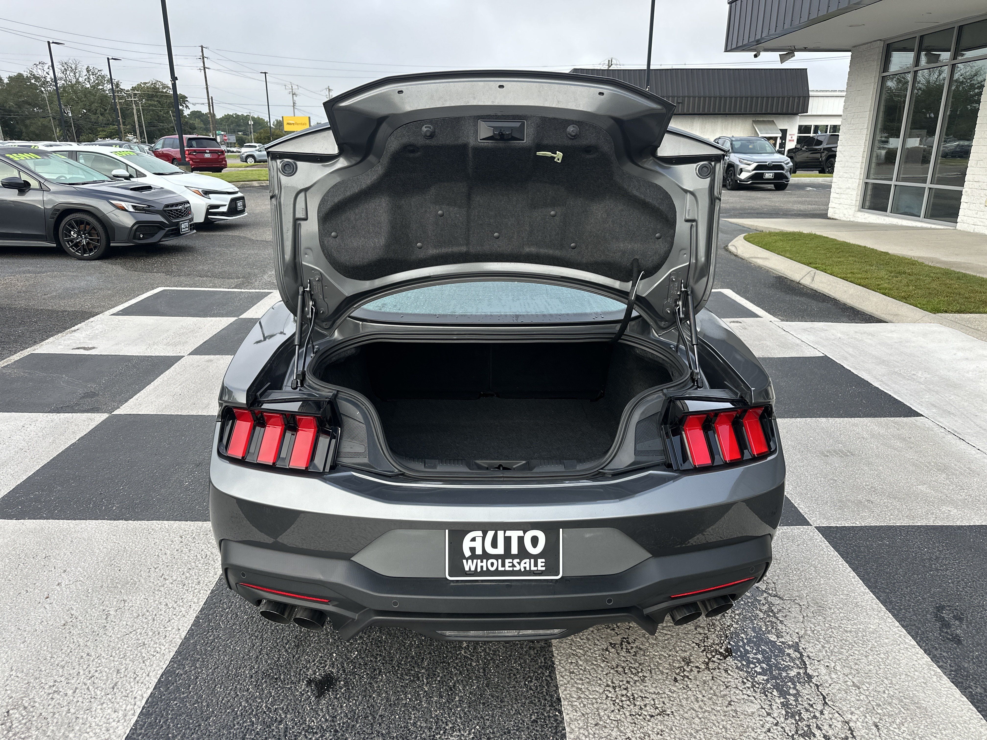 Used 2025 Ford Mustang Coupe RWD image 5