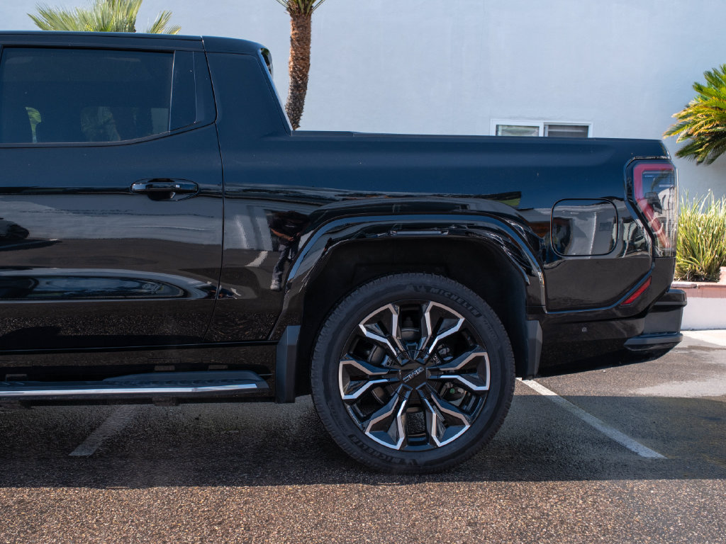 Used 2025 GMC Sierra EV Denali AWD/4WD image 5