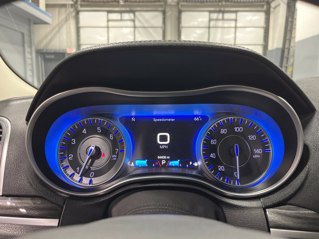 Used 2018 Chrysler 300 Touring L RWD image 19
