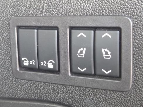 Used 2019 Chevrolet Suburban Premier AWD/4WD image 23