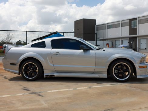Used 2006 Ford Mustang GT Premium RWD image 16