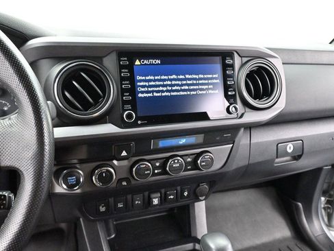 Used 2022 Toyota Tacoma TRD Off-Road w/ Technology Package AWD/4WD image 17