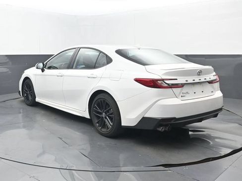 Used 2025 Toyota Camry SE FWD image 3