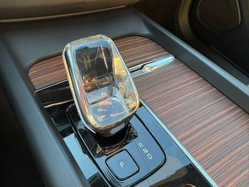 Used 2023 Volvo XC60 B5 Ultimate w/ Protection Package Premier image 37