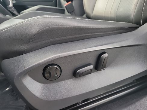 Used 2022 Volkswagen Tiguan SE R-Line image 19