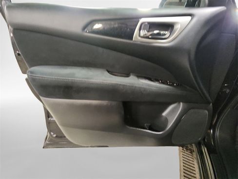 Used 2015 Nissan Pathfinder SV image 14