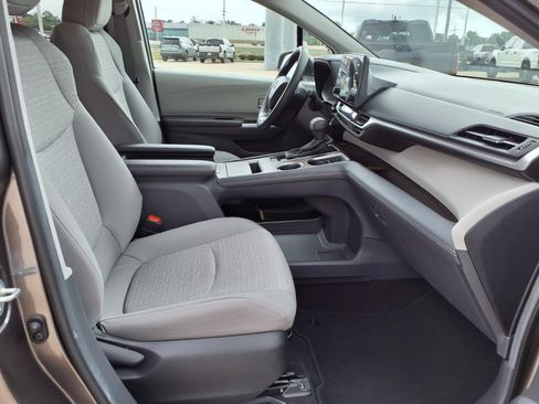 Certified 2023 Toyota Sienna LE FWD image 17