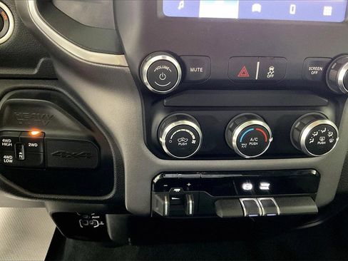 Used 2022 RAM 2500 Big Horn w/ Protection Group image 15